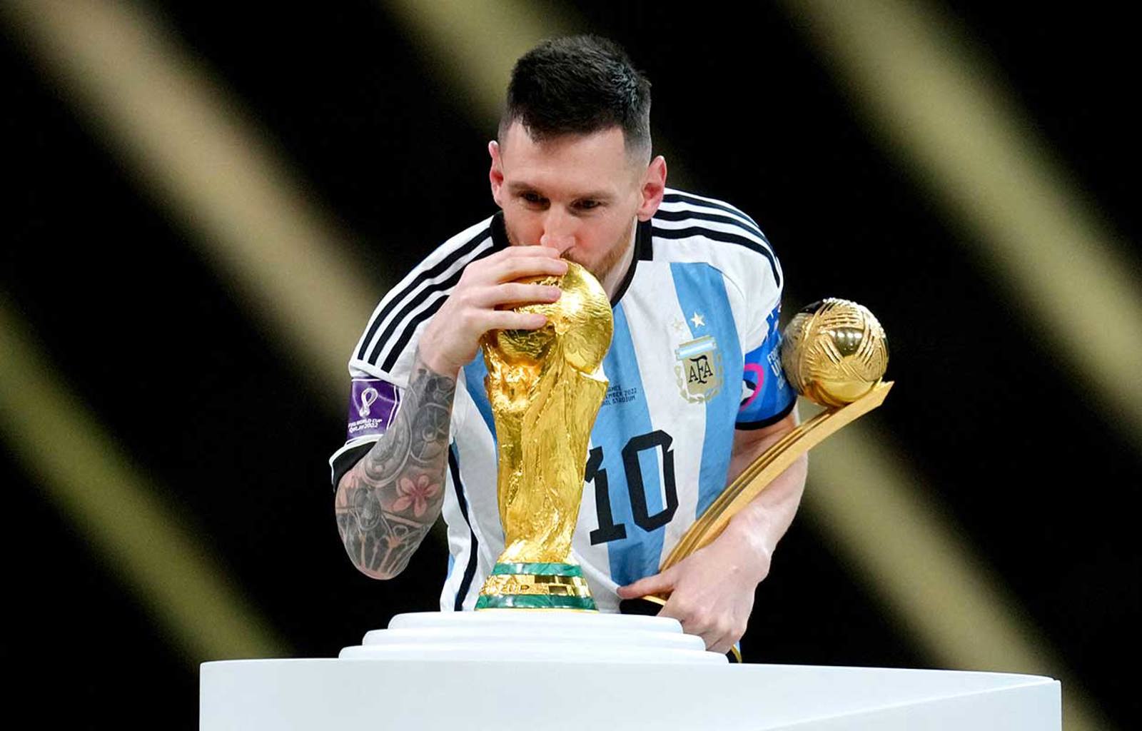 Lionel Messi avec la Coupe du Monde
